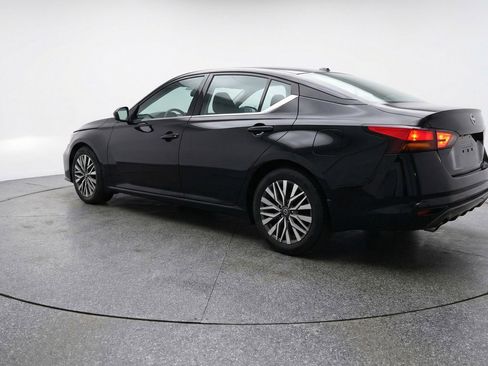 Used 2025 Nissan Altima 2.5 SV FWD image 6