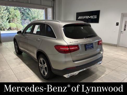 Used 2019 Mercedes-Benz GLC 300 4MATIC image 4