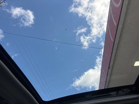 Used 2018 Subaru Forester 2.5i Premium w/ All-Weather Package image 14