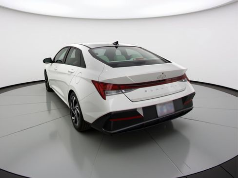 Used 2025 Hyundai Elantra SEL FWD image 6