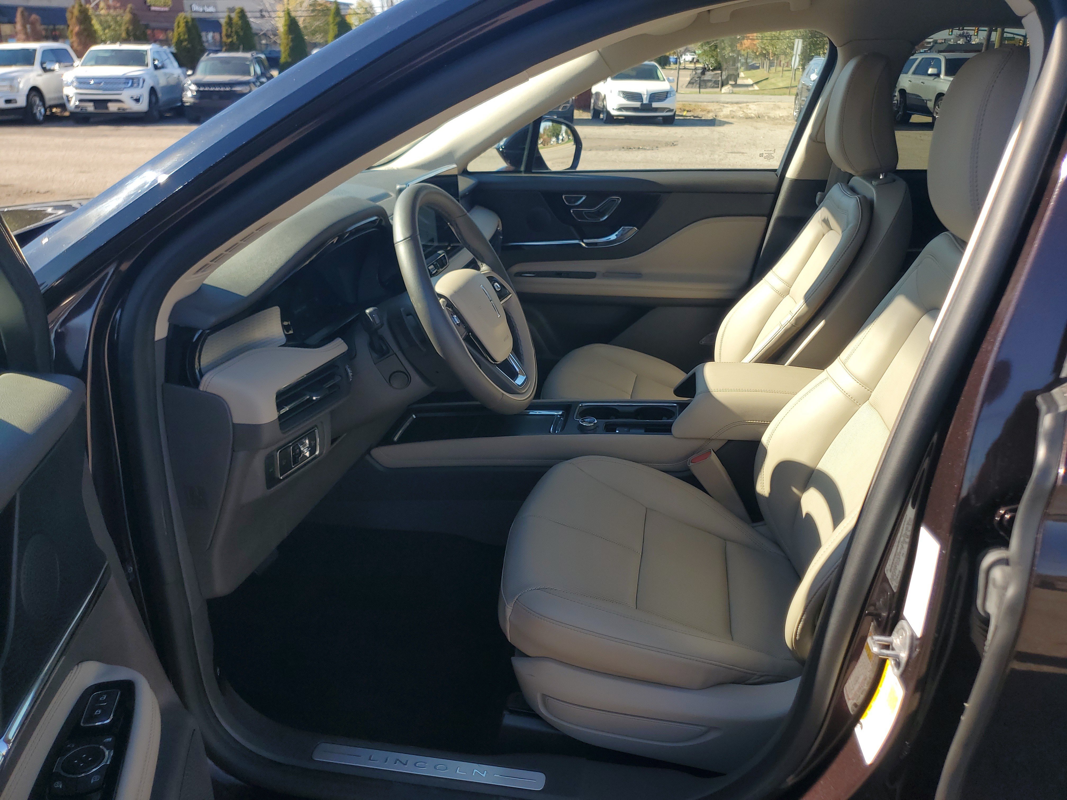 Used 2023 Lincoln Corsair AWD w/ Equipment Group 101A image 12