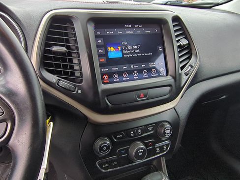 Used 2020 Jeep Cherokee Trailhawk image 38