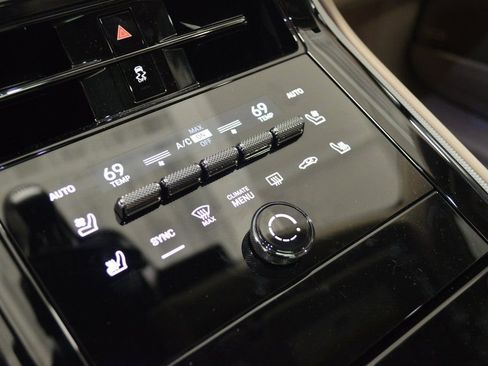 Certified 2025 Porsche Panamera image 31