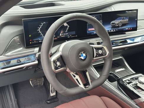 Used 2025 BMW 760i xDrive image 11