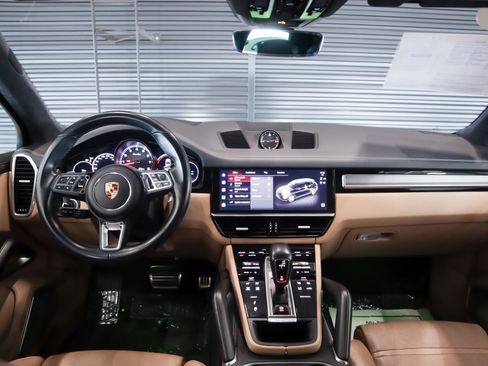 Certified 2022 Porsche Cayenne Turbo AWD/4WD image 14