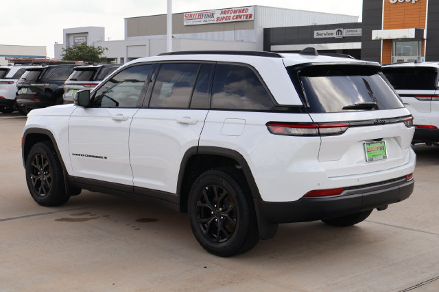 New 2026 Jeep Grand Cherokee Altitude RWD image 4
