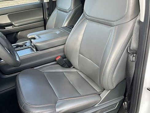 Used 2025 Ford Expedition Active AWD/4WD image 12