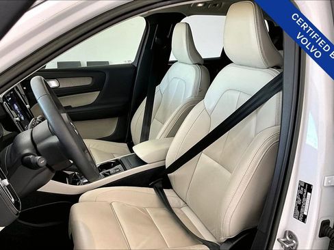 Used 2023 Volvo XC40 B4 Plus w/ Protection Package Premier image 33