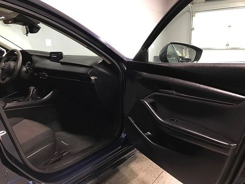 Used 2021 MAZDA MAZDA3 s image 12