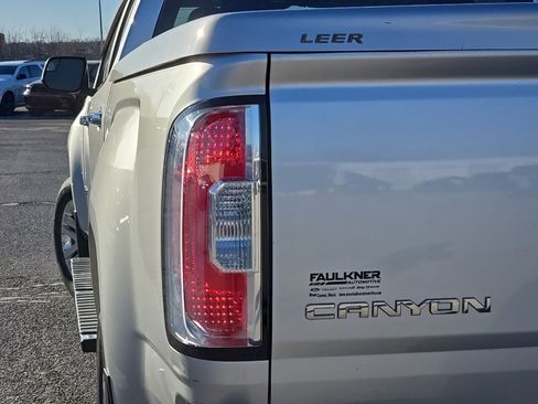 Used 2015 GMC Canyon SLT image 12