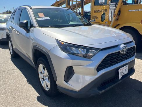 Used 2021 Toyota RAV4 LE AWD/4WD image 3