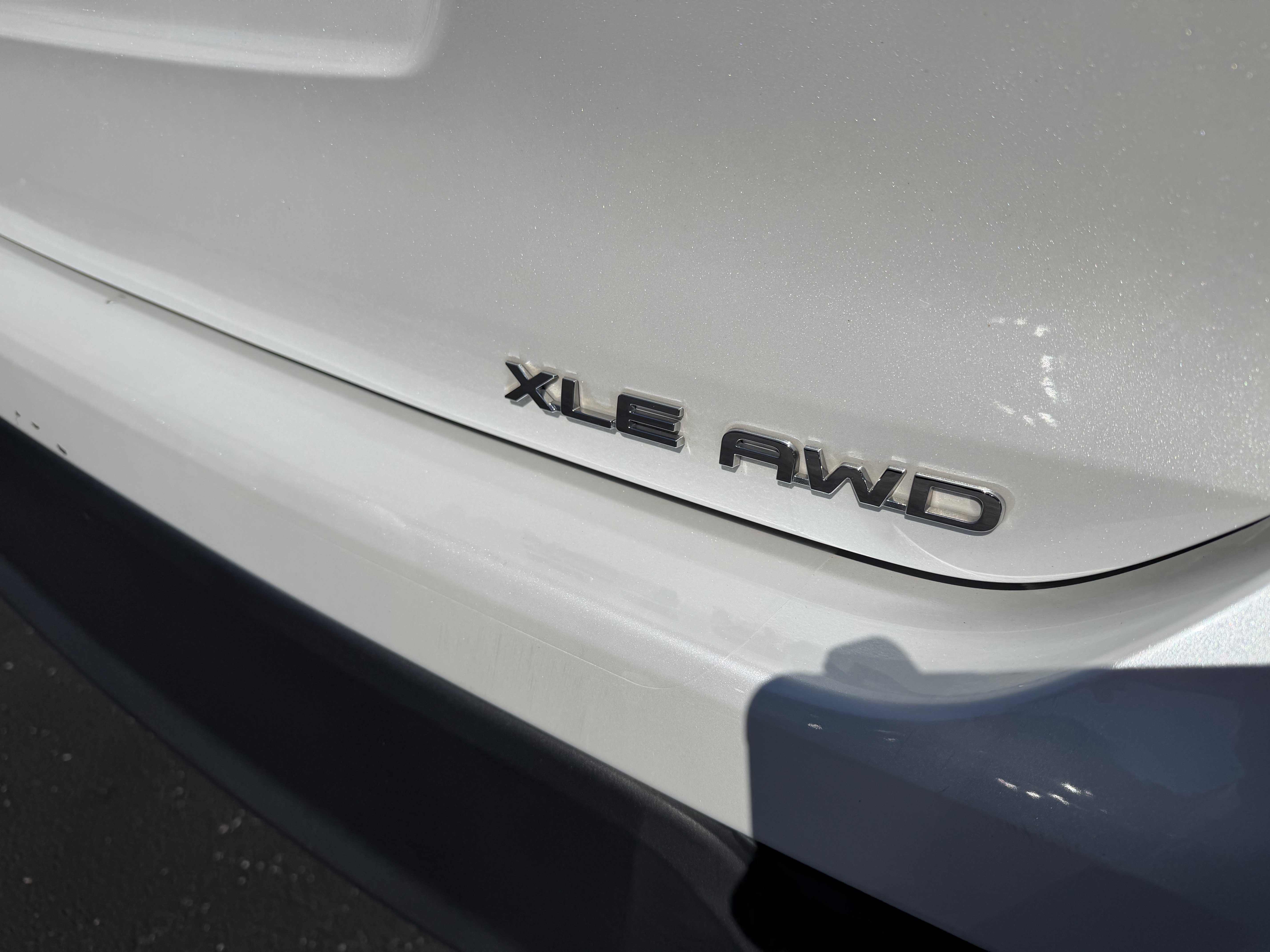 Used 2022 Toyota Highlander XLE AWD/4WD image 8