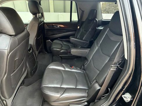 Used 2019 Cadillac Escalade Luxury image 5