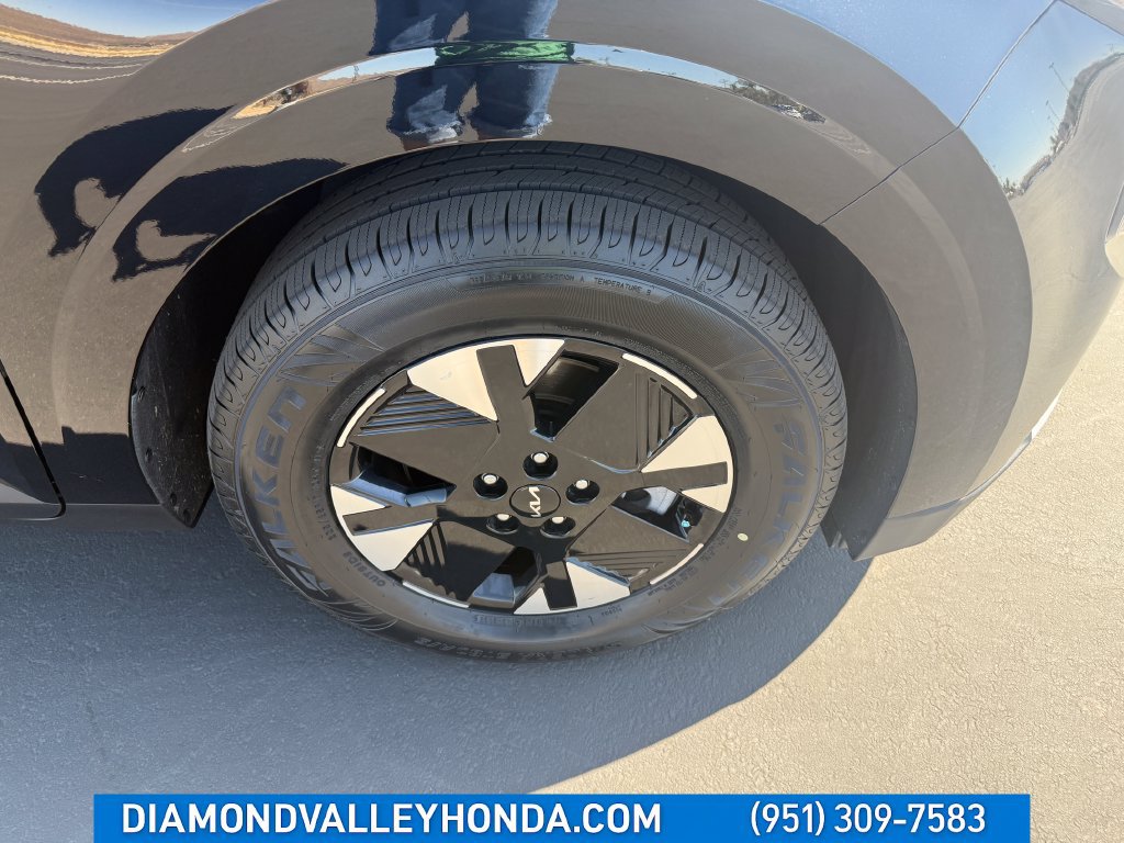 Used 2026 Kia Carnival LXS FWD image 34
