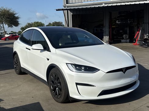 Used 2023 Tesla Model X AWD/4WD image 4