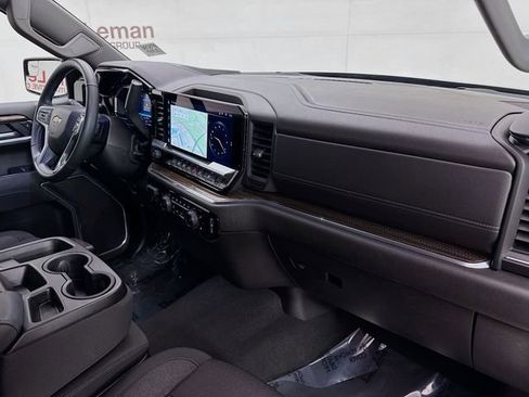 Used 2025 Chevrolet Silverado 1500 LT image 32