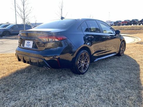 Used 2024 Toyota Corolla SE image 3