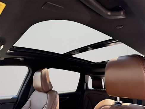 Used 2022 Lincoln Nautilus Reserve w/ Equipment Group 201A image 18