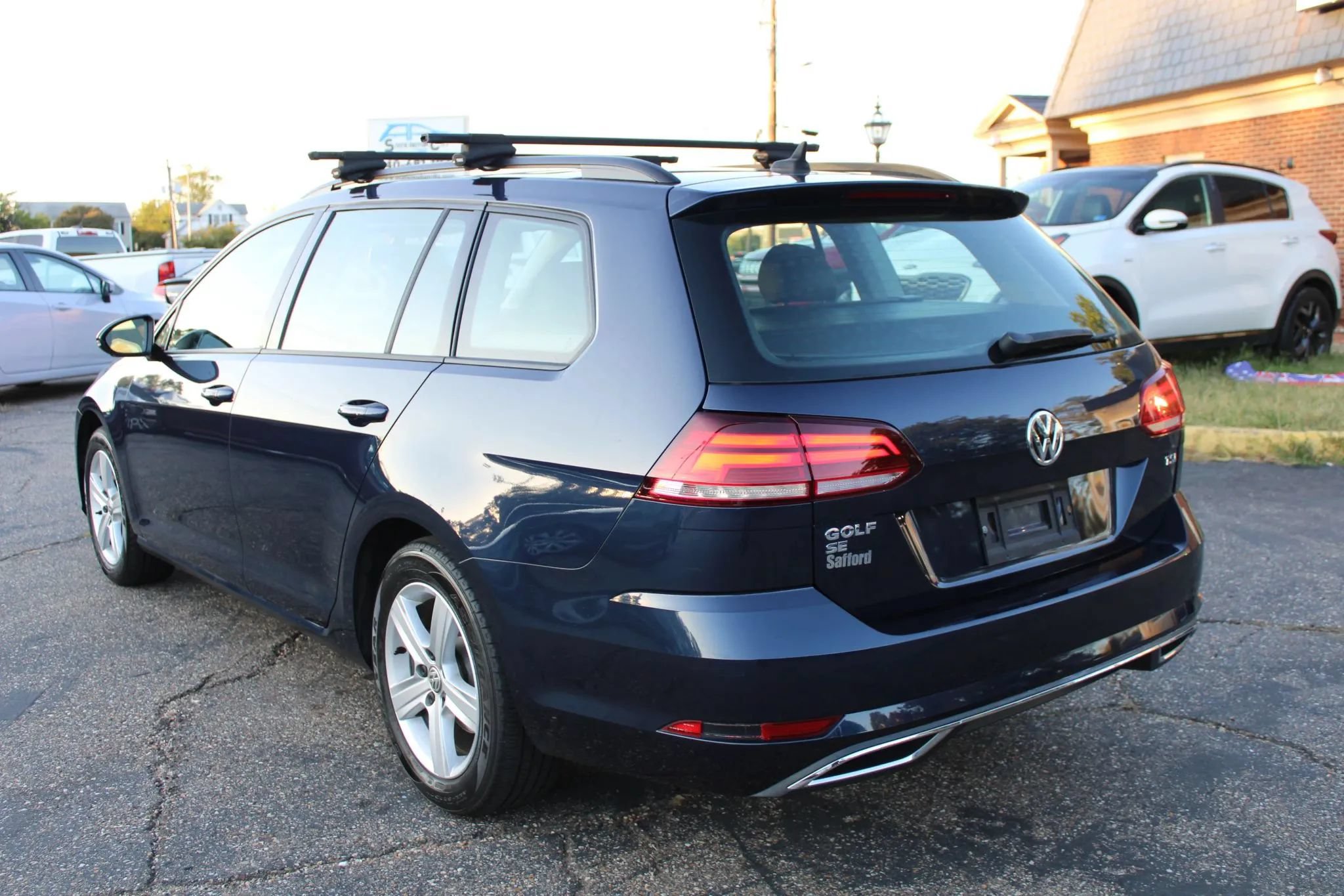 Used 2018 Volkswagen Golf SE FWD image 6