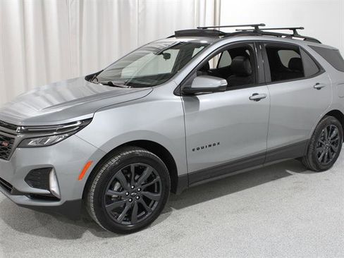Used 2023 Chevrolet Equinox RS w/ RS Leather Package image 3