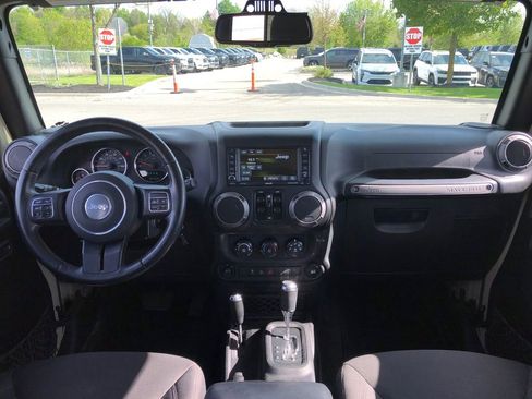 Used 2017 Jeep Wrangler Unlimited Sport AWD/4WD image 2
