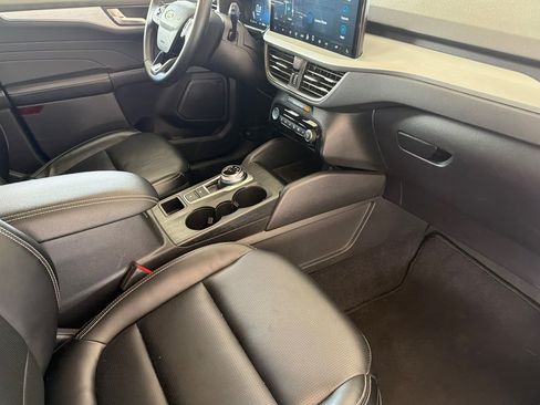 Used 2024 Ford Escape Platinum AWD/4WD image 17