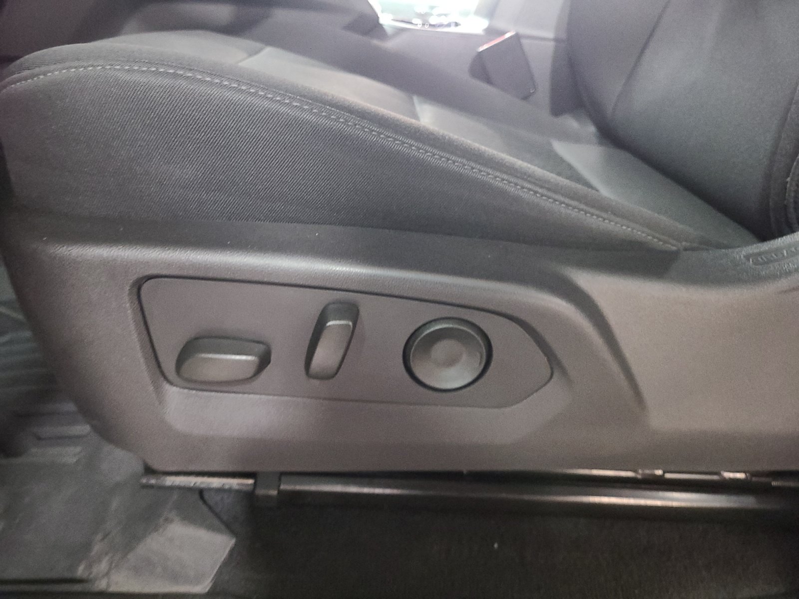 Used 2024 Chevrolet Colorado Trail Boss w/ Technology Package AWD/4WD image 14