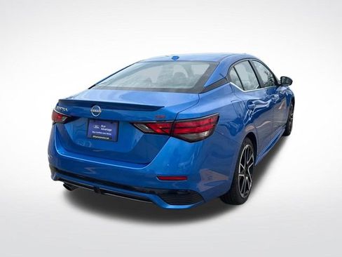 Certified 2025 Nissan Sentra SR FWD image 9