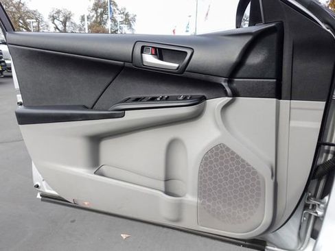 Used 2012 Toyota Camry LE image 18