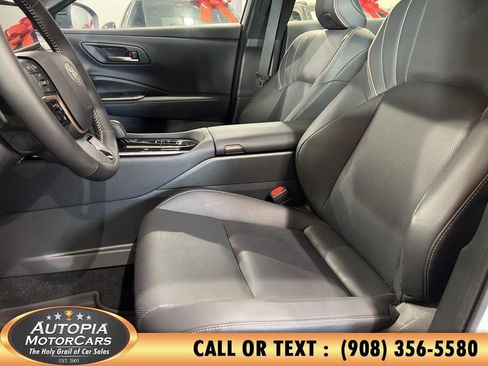 Used 2025 Toyota Crown Signia Limited image 10