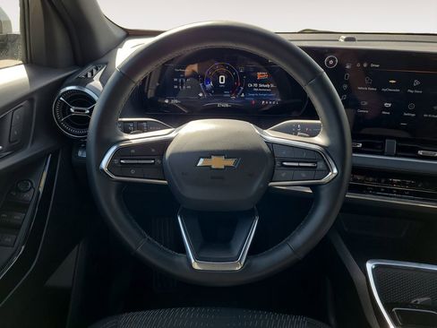 Used 2025 Chevrolet Equinox LT FWD image 12