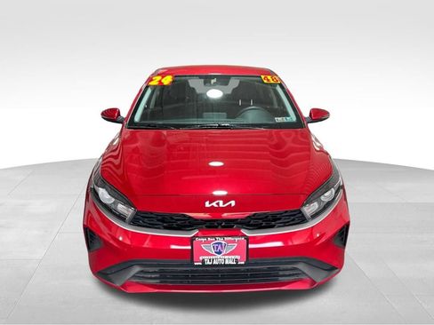 Used 2024 Kia Forte LXS w/ LXS Technology Package FWD image 2