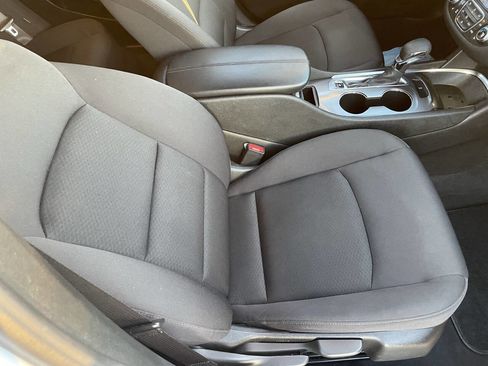 Used 2022 Chevrolet Malibu LT image 16