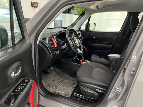 Used 2020 Jeep Renegade Trailhawk w/ Cold Weather Group AWD/4WD image 7