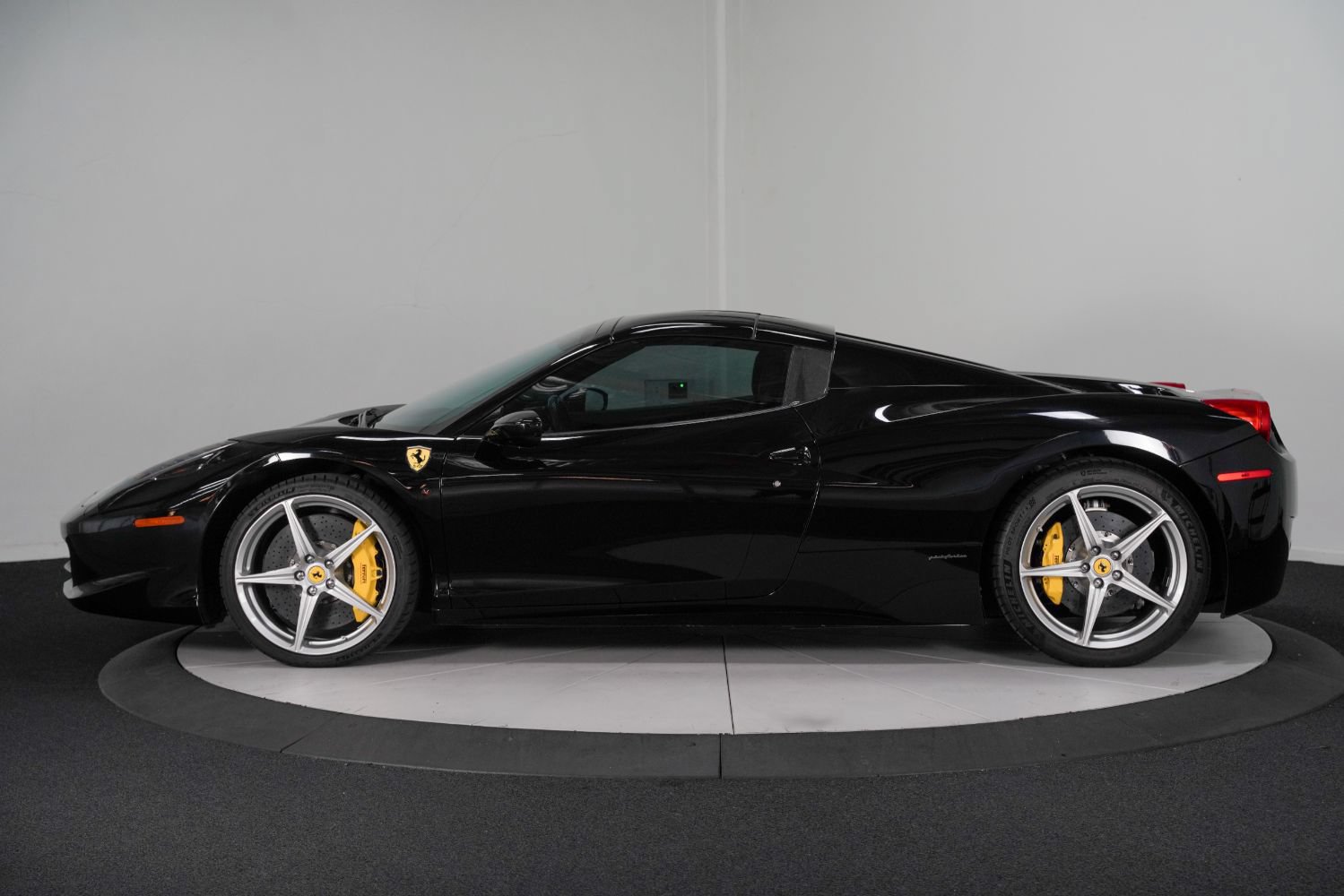 Used 2013 Ferrari 458 Spider RWD image 7