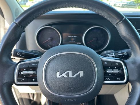 Used 2023 Kia Carnival LX FWD image 19