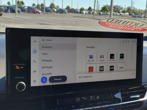 Used 2025 Toyota Sienna Limited image 24