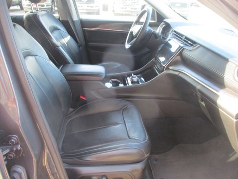 Used 2023 Jeep Grand Cherokee L Limited w/ Luxury Tech Group II AWD/4WD image 12