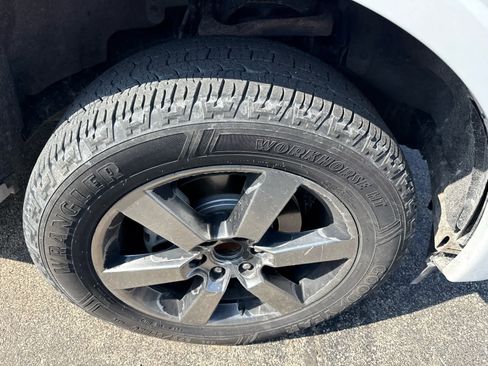 Used 2017 Ford F150 XLT w/ Equipment Group 302A Luxury image 4