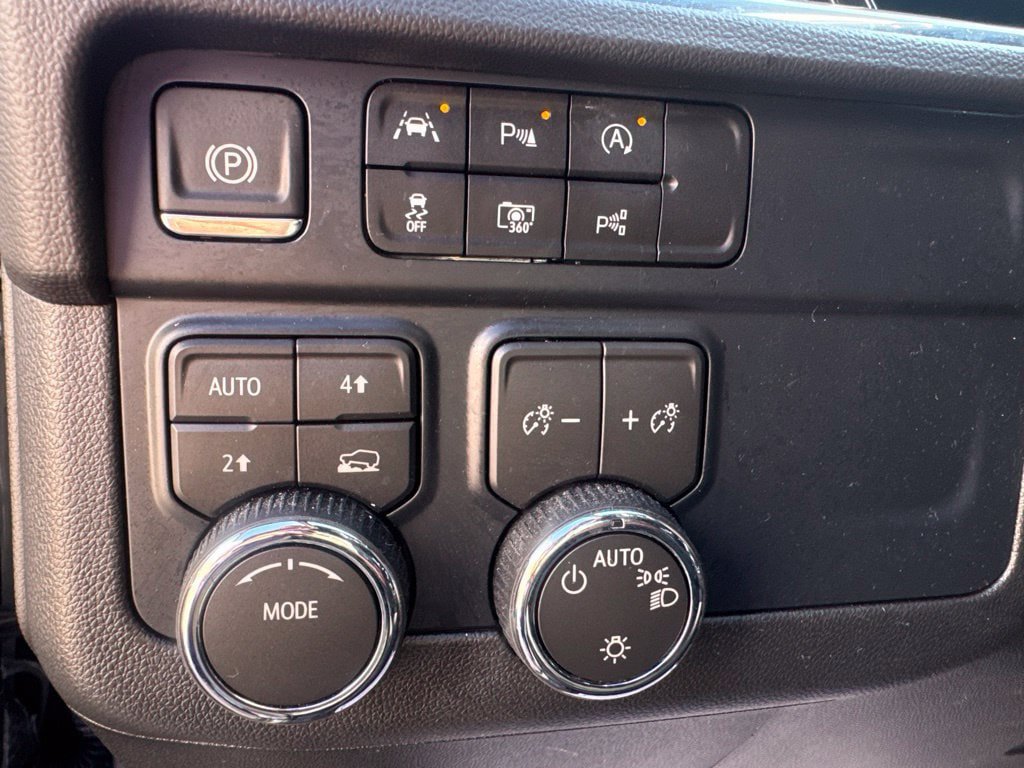 Used 2026 Chevrolet Tahoe LS AWD/4WD image 13