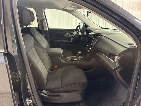 Used 2021 Chevrolet Traverse LT image 21