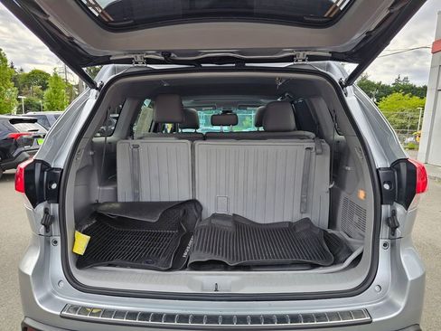 Used 2018 Toyota Highlander XLE AWD/4WD image 17