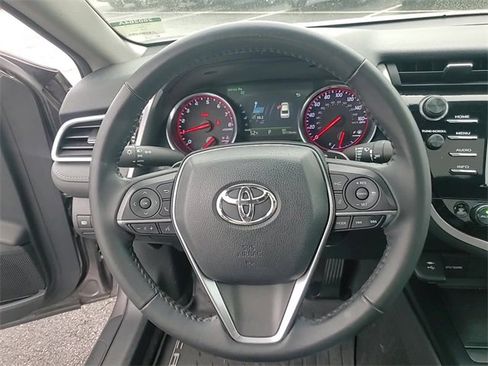 Used 2018 Toyota Camry XSE image 13