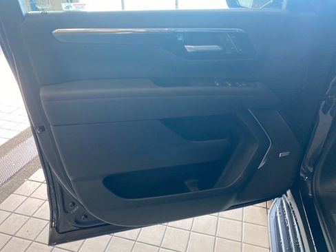 New 2026 Chevrolet Suburban RST w/ RST Capability Package AWD/4WD image 10