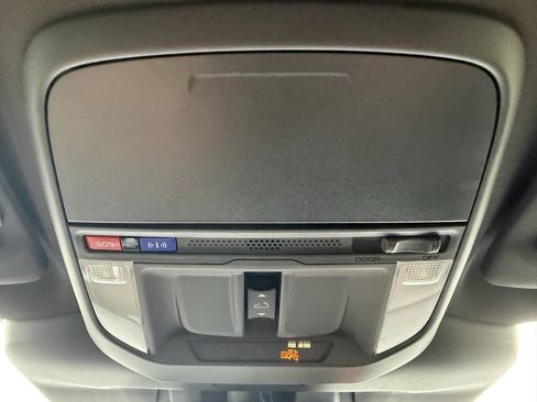 Used 2025 Subaru Forester Limited w/ Popular Package image 38