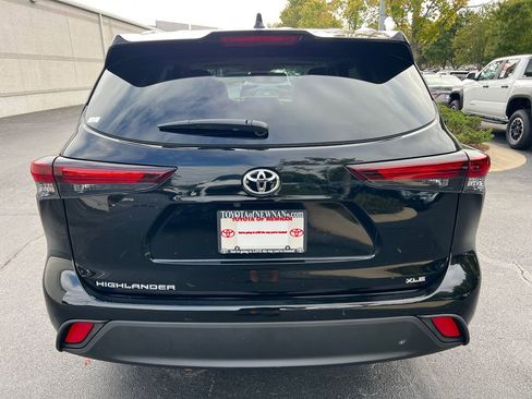 New 2025 Toyota Highlander XLE FWD image 4