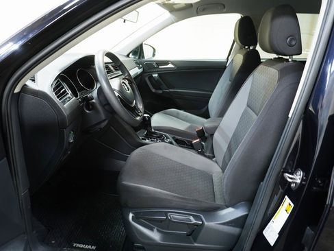 Used 2018 Volkswagen Tiguan S image 9