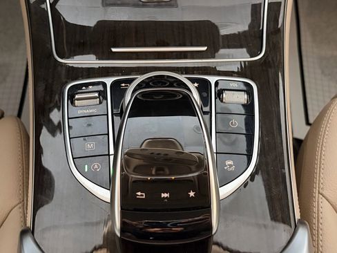 Used 2019 Mercedes-Benz GLC 300 4MATIC image 33