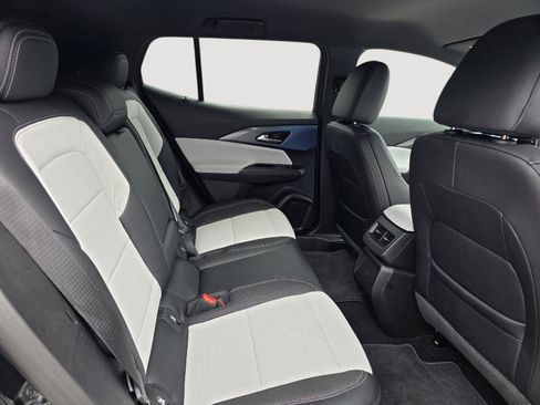 Used 2025 Chevrolet Equinox EV LT image 13