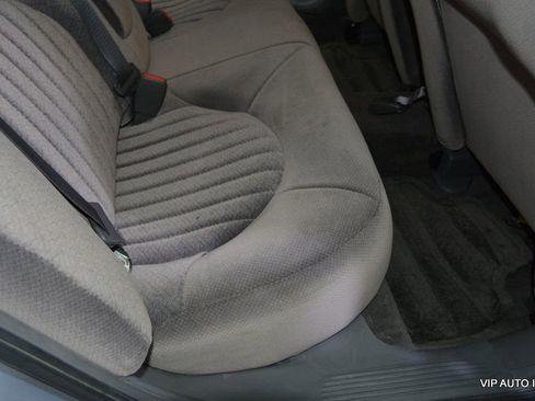 Used 2005 Pontiac Bonneville SE image 26